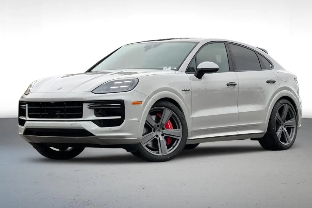 Porsche Cayenne Turbo E-Hybrid – one of the most powerful SUVs in 2025 you can buy