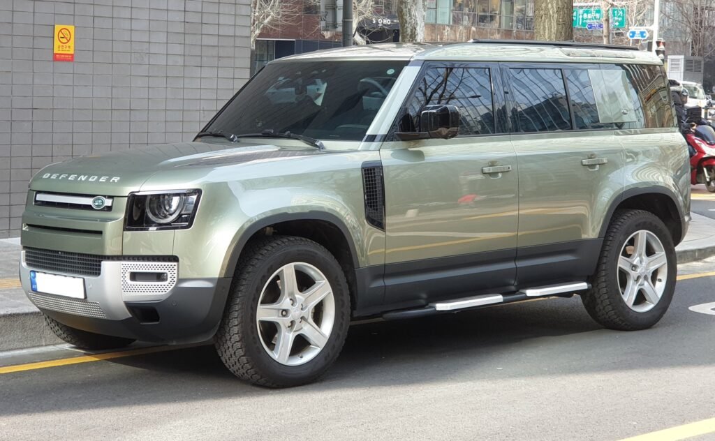 Cars and bikes rugged icon showing a Land Rover Defender SUV, highlighting boxy design, strong road presence, and off-road capability among cars and bikes enthusiasts